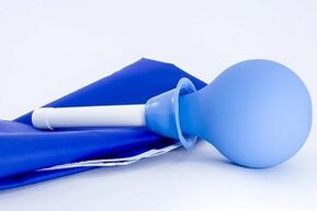 lavement nettoyant pour éliminer les parasites du corps