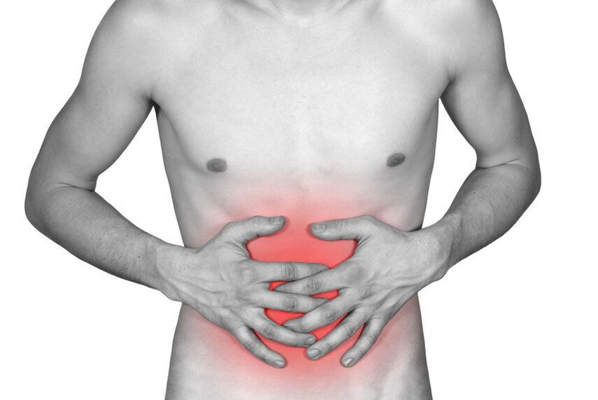 la douleur abdominale d'une personne peut être un symptôme de la présence de parasites